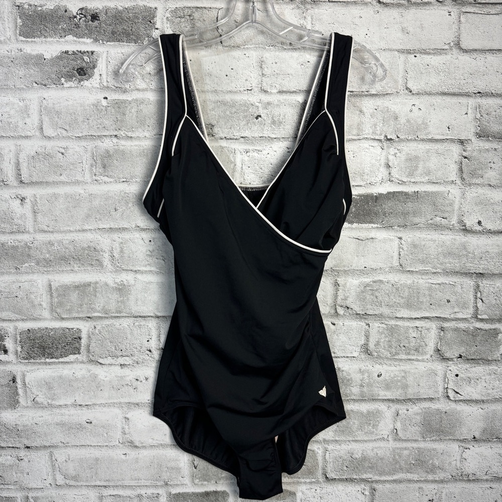 TYR Vintage One Piece Size 16 Black Ruched Modest Swimsuit Beach Vacation Retro